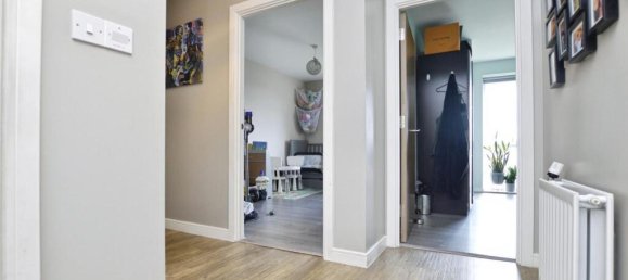 2 bedrooms Apartment in Barking, United Kingdom No. 12477 12