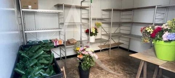 140m² Commercial property in Fontenay-sous-Bois, France No. 182176 5