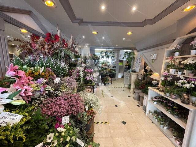 140m² Commercial property in Fontenay-sous-Bois, France No. 182176