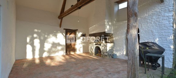 4 bedrooms House in Yevre-la-Ville, France No. 157681 4