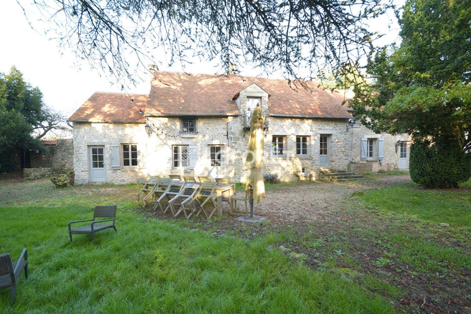 4 bedrooms House in Yevre-la-Ville, France No. 157681