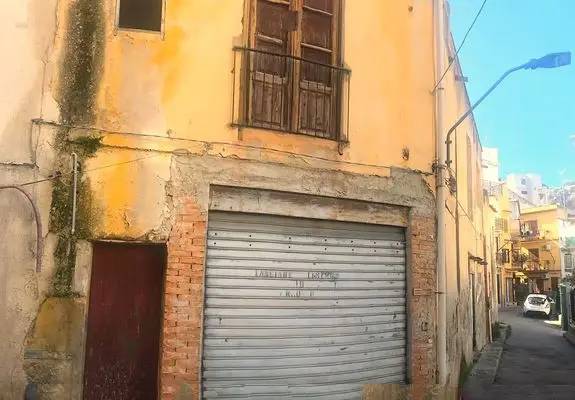 Estudio en Trabia, Italy No. 130107