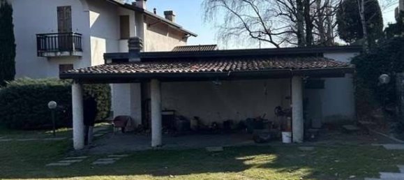 3 bedrooms Apartment in Erba, Italy No. 3909 3