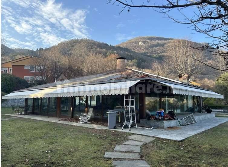 3 bedrooms Apartment in Erba, Italy No. 3909