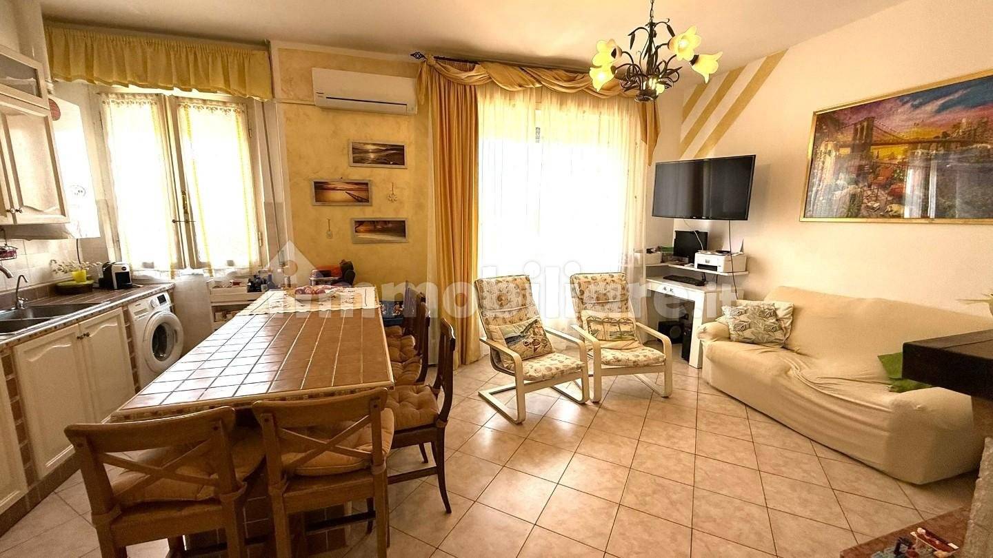 2 Schlafzimmer Wohnung in Cecina, Italy, Nr. 294815