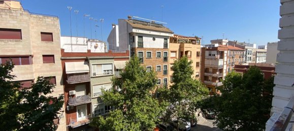 Квартира с 3 спальнями в Бадахос, Испания № 168943 3