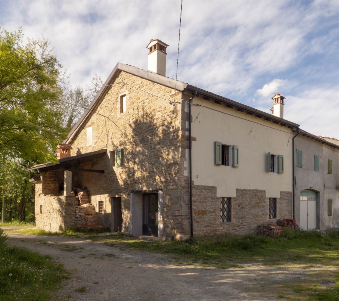9 rooms House in Polinago, Italy No. 221706