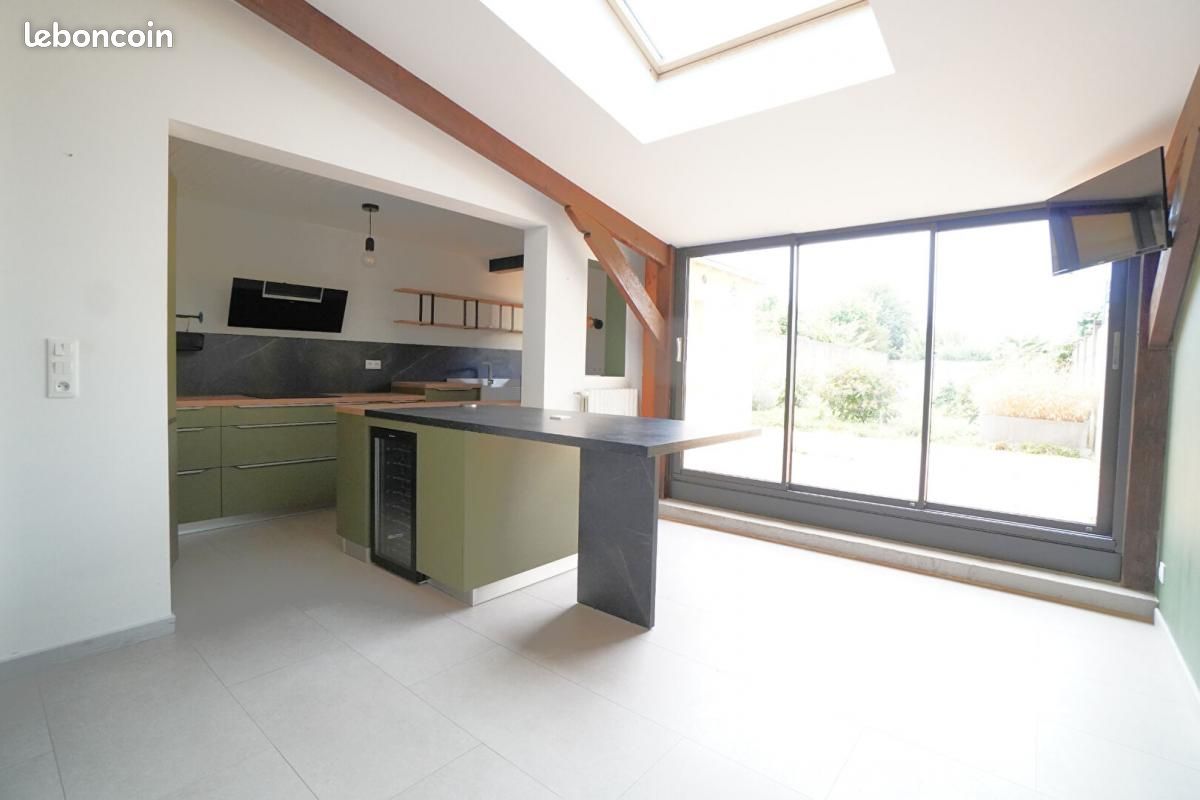 Casa de 3 dormitorios en Le Mans, France No. 324983