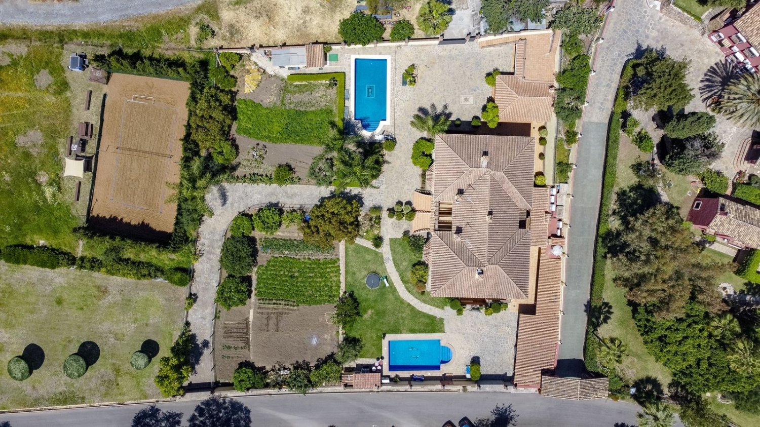 10 bedrooms Villa in La Quinta, Spain No. 38863