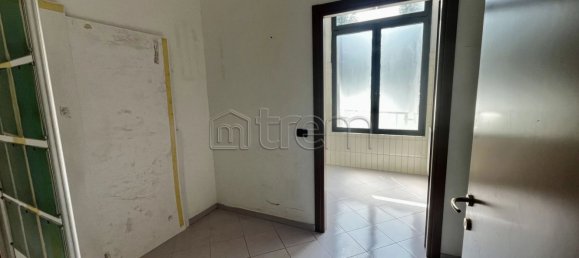 97m² Commercial property in Vanzago, Italy No. 15748 11