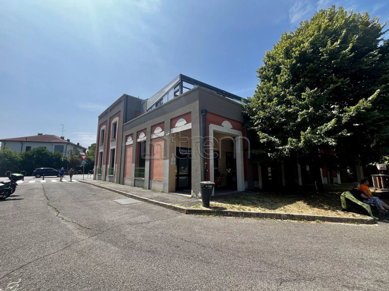 97m² Commercial property in Vanzago, Italy No. 15748