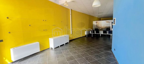 97m² Commercial property in Vanzago, Italy No. 15748 5