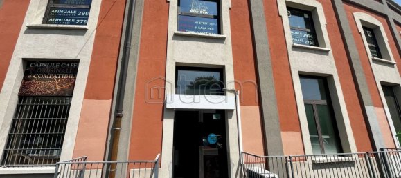 97m² Commercial property in Vanzago, Italy No. 15748 15