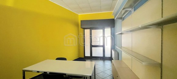 97m² Commercial property in Vanzago, Italy No. 15748 10
