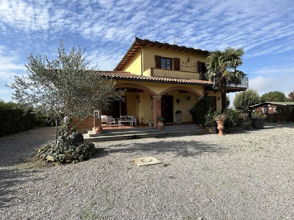 3 bedrooms House in Cortona, Italy No. 237021