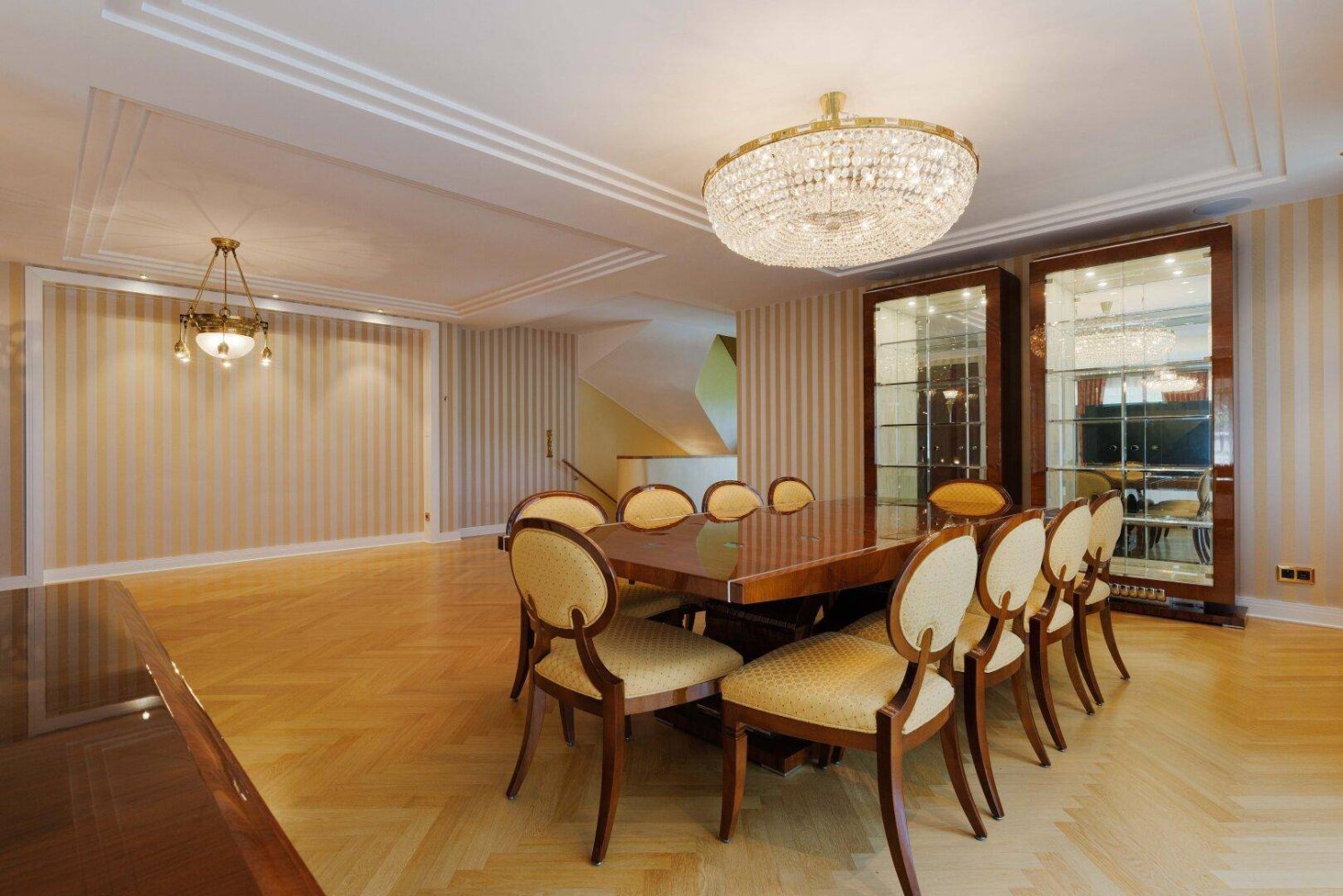 Casa de 6 habitaciónes en Dobling, Austria No. 18676