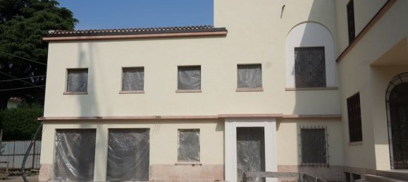 3 bedrooms Villa in Brescia, Italy No. 360851 6