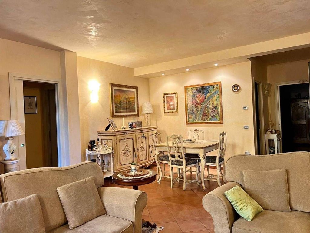 3 bedrooms Villa in Pistoia, Italy No. 219133