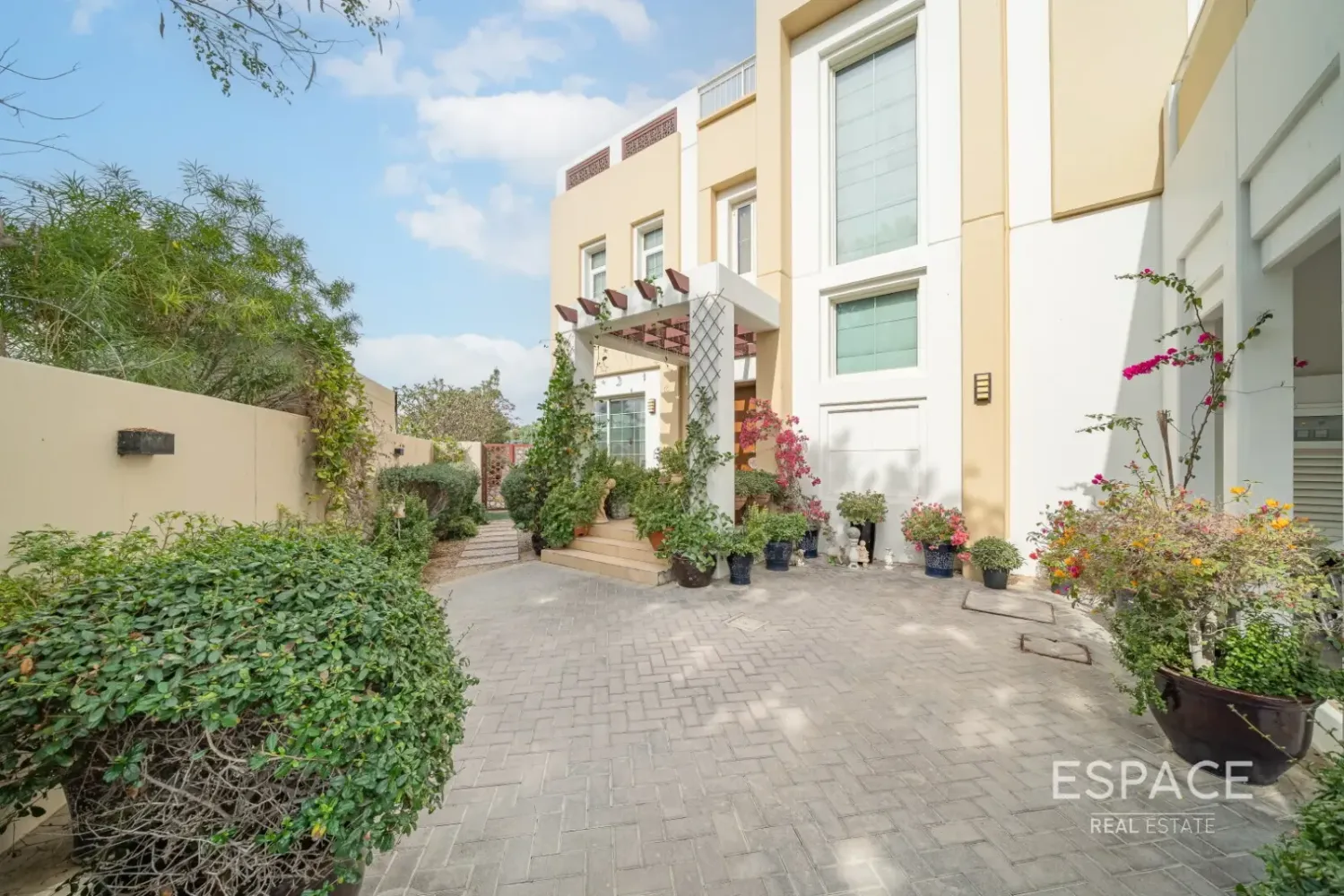 4 dormitorios villa en venta en Mudon, Dubai, UAE № 209223
