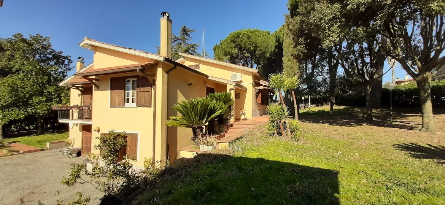 8 rooms Villa in Rome, Italy No. 136375