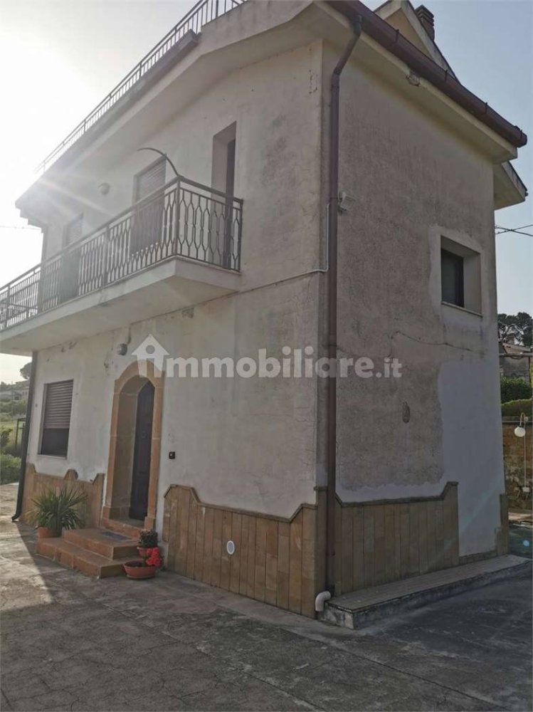 3 bedrooms Villa in Enna, Italy No. 355373