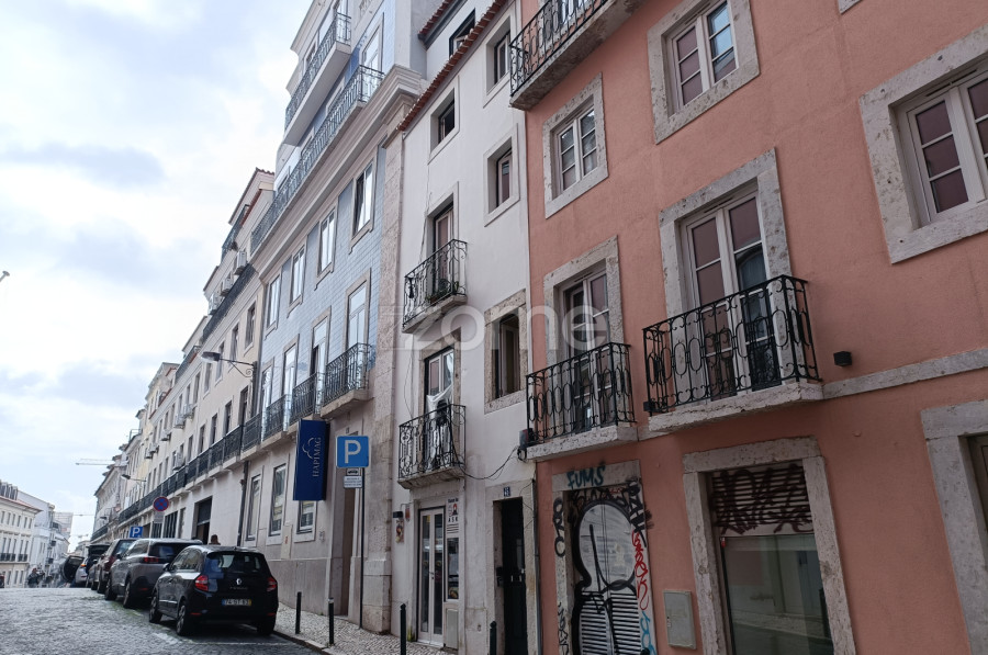 5 bedrooms Building in Lisbon, Portugal No. 182646