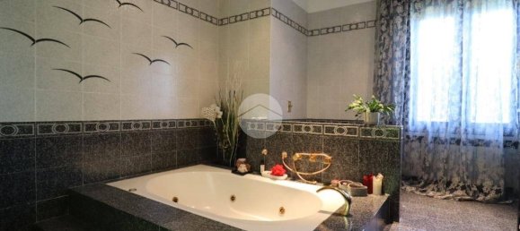 3 bedrooms Villa in Mantua, Italy No. 275729 18