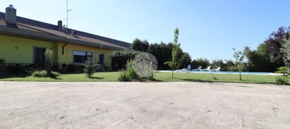 3 bedrooms Villa in Mantua, Italy No. 275729 2