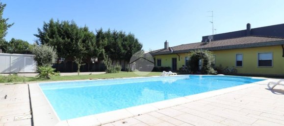 3 bedrooms Villa in Mantua, Italy No. 275729 3
