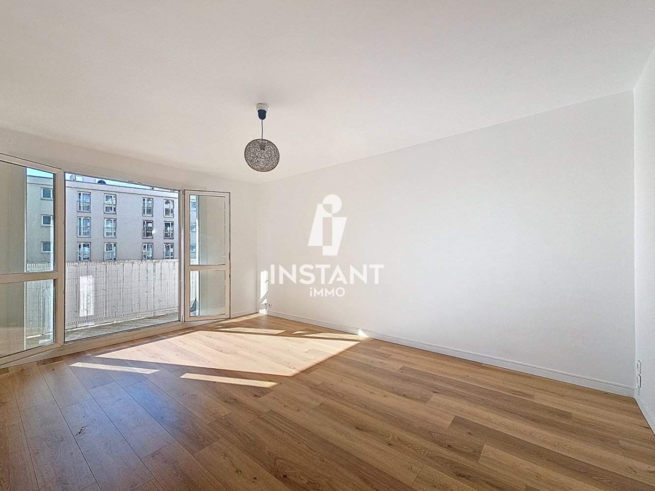 Apartamento de 2 dormitorios en Thiais, France No. 132453