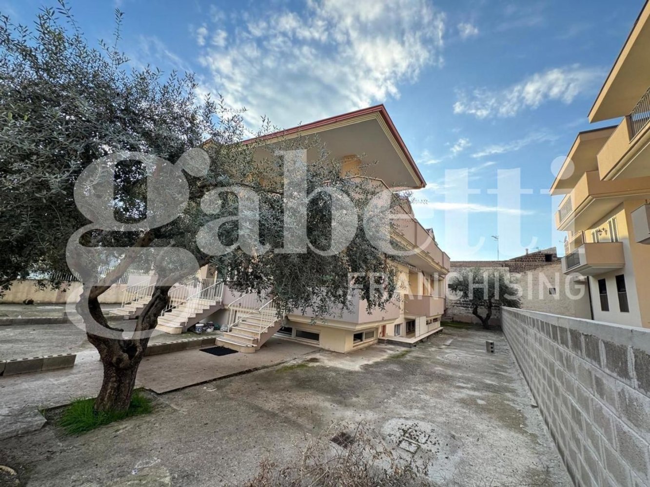 Квартира с 4 спальнями в Санто Приско, Италия № 312390