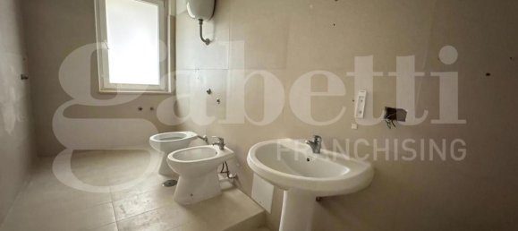 Квартира с 4 спальнями в Санто Приско, Италия № 312390 33