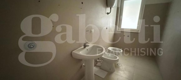 Квартира с 4 спальнями в Санто Приско, Италия № 312390 32