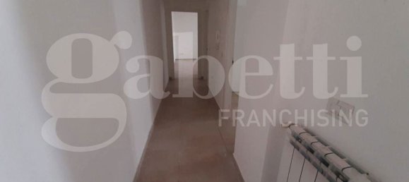 Квартира с 4 спальнями в Санто Приско, Италия № 312390 3