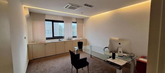 1067m² Office in Perugia, Italy No. 376334 12