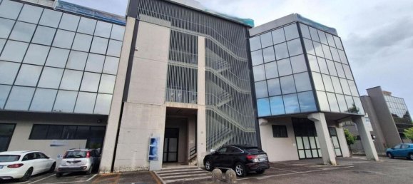 1067m² Office in Perugia, Italy No. 376334 10