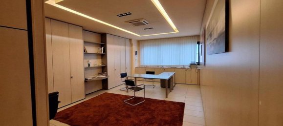 1067m² Office in Perugia, Italy No. 376334 5