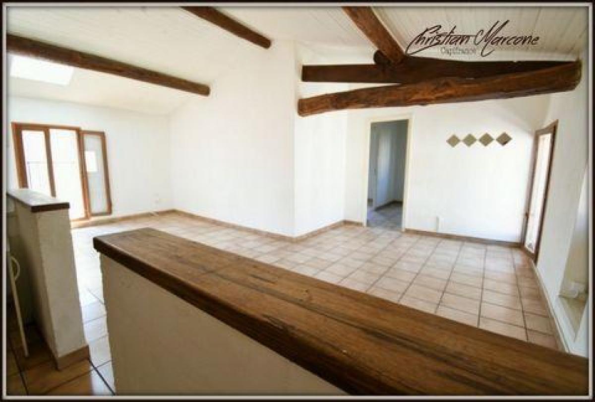 2 bedrooms House in Villelaure, France No. 11919