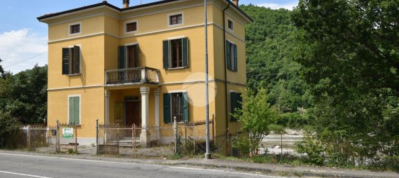 Villa de 5 habitaciónes en Calestano, Italy No. 2060 13