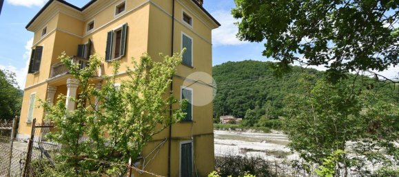 Villa de 5 habitaciónes en Calestano, Italy No. 2060 16