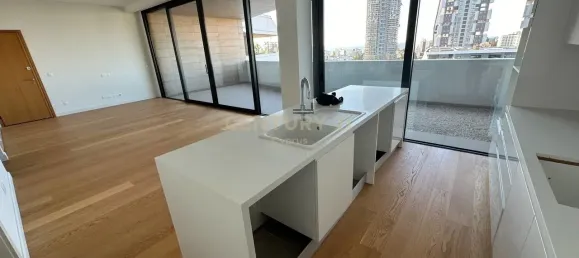 3 bedrooms Penthouse in Germasogeia, Cyprus No. 5796 3