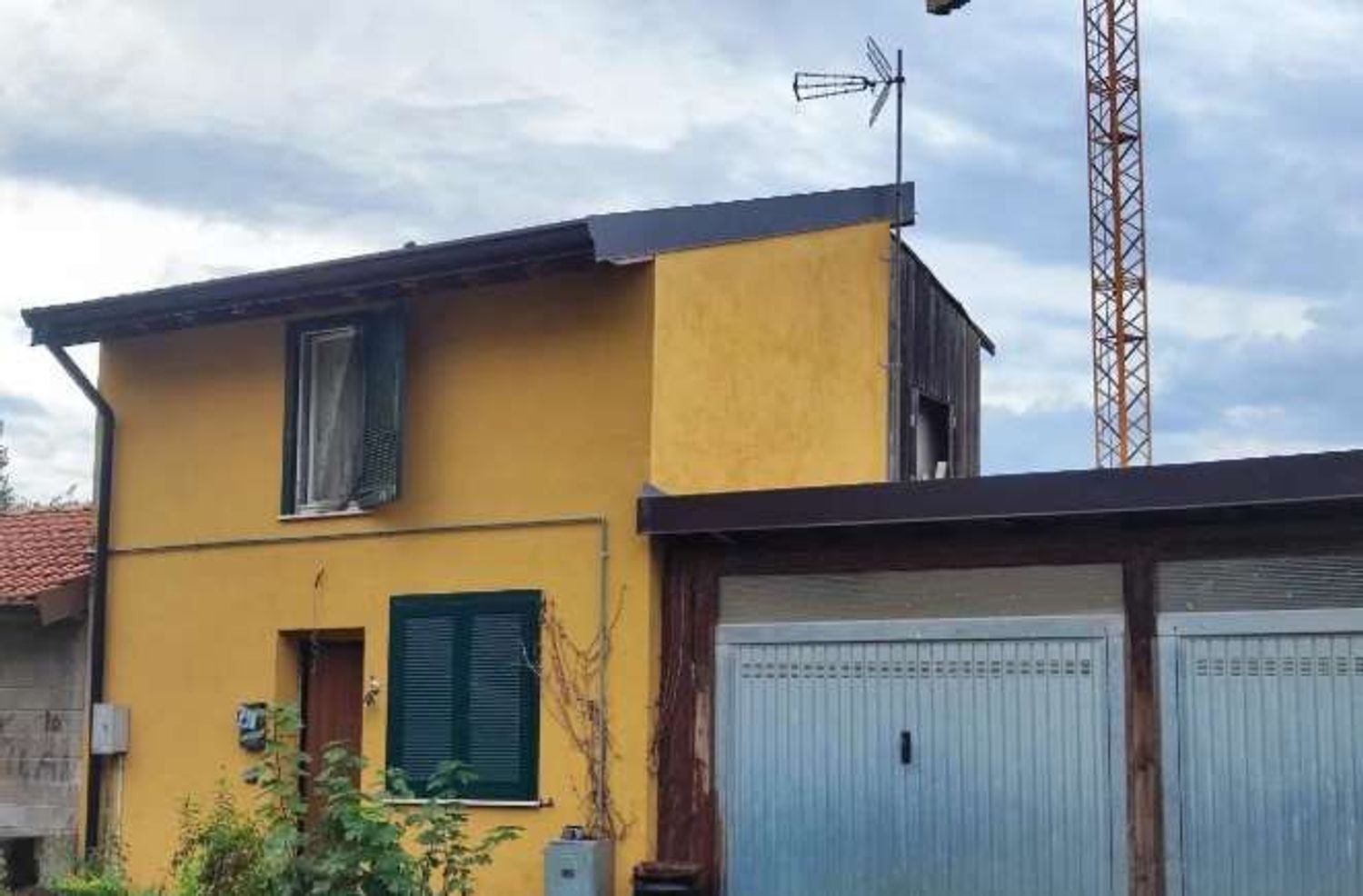 3 rooms Apartment in Fino Mornasco, Italy No. 8385