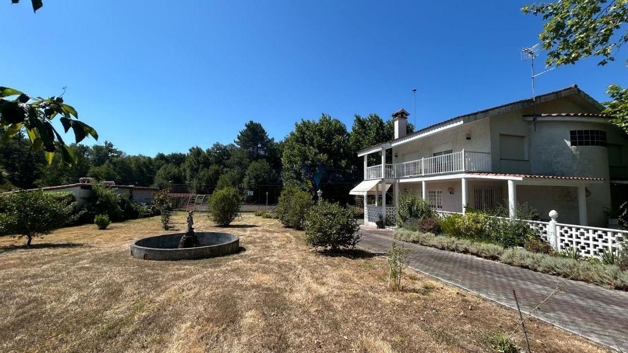 Casa de 4 dormitorios en Orense, Spain No. 216506