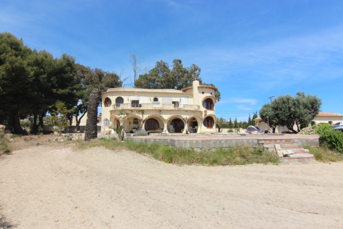 Villa de 4 dormitorios en Benissa, Spain No. 135939