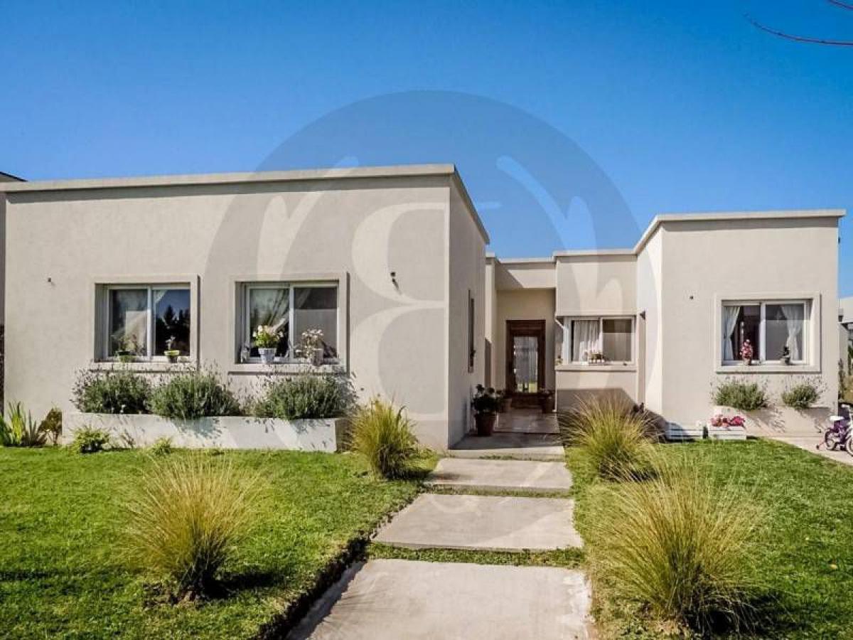 3 bedrooms House in Tigre, Argentina No. 20696