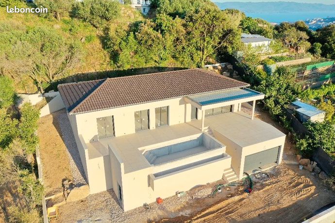 3 bedrooms Villa in Ajaccio, France No. 304212