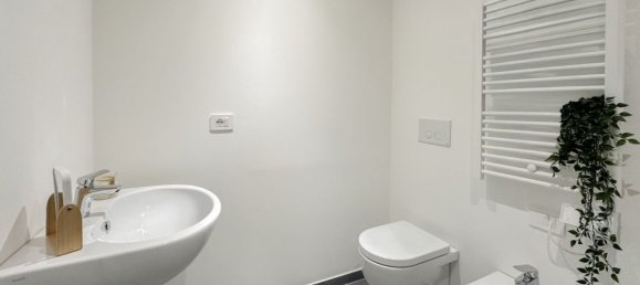 2 rooms Apartment in Rome, Italy No. 16921 7