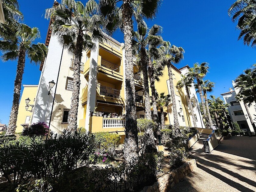 Apartamento de 2 dormitorios en Torrevieja, Spain No. 133220