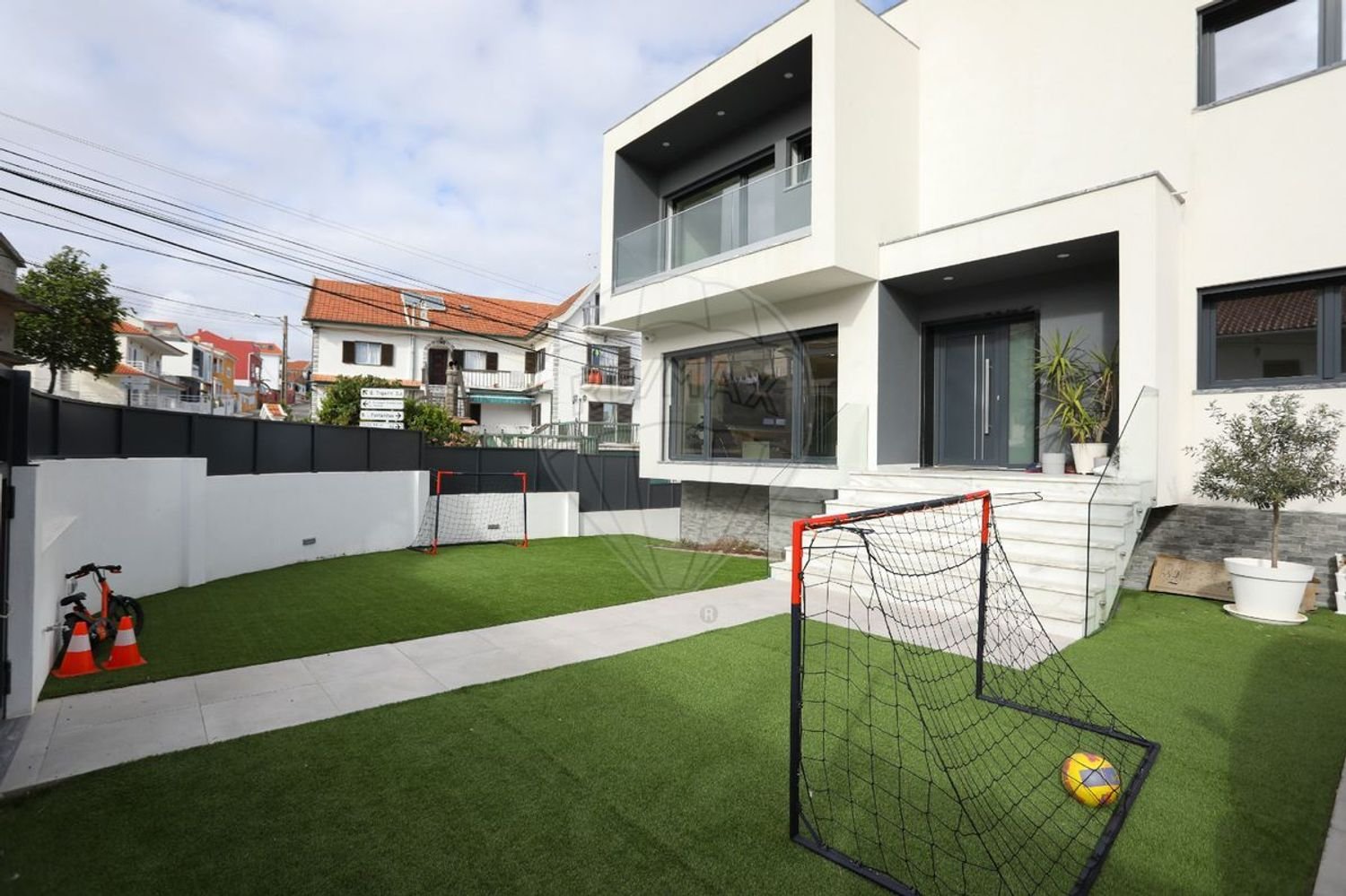 Casa de 5 dormitorios en Odivelas, Portugal No. 180234