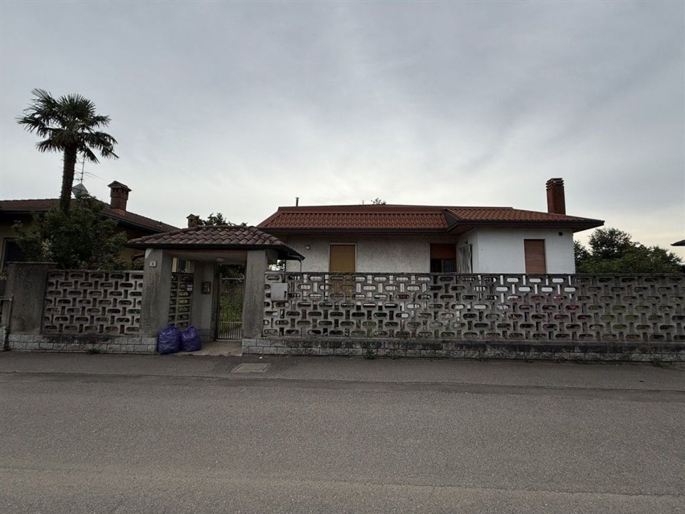 5 bedrooms Villa in Magenta, Italy No. 382298